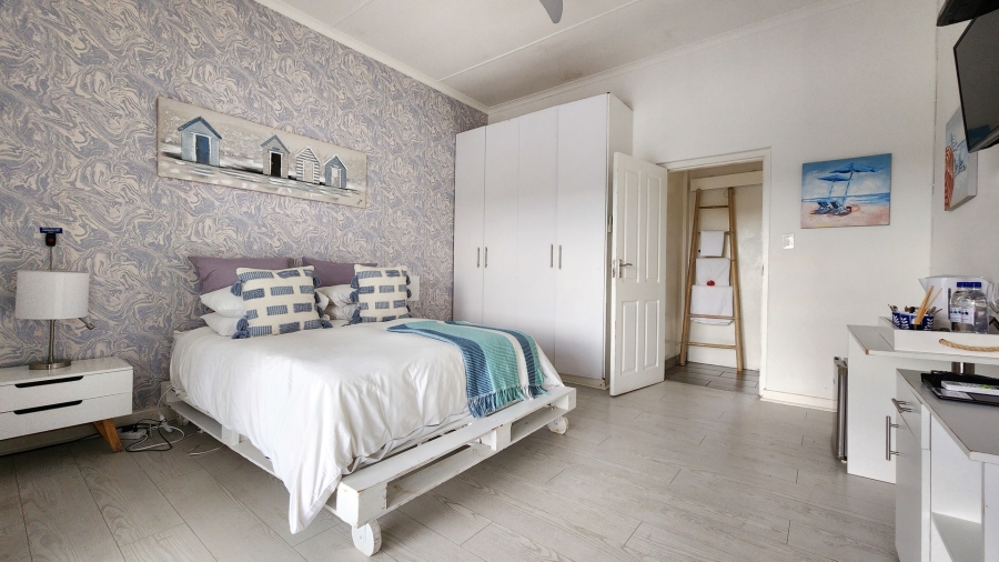 10 Bedroom Property for Sale in Bonza Bay Eastern Cape
